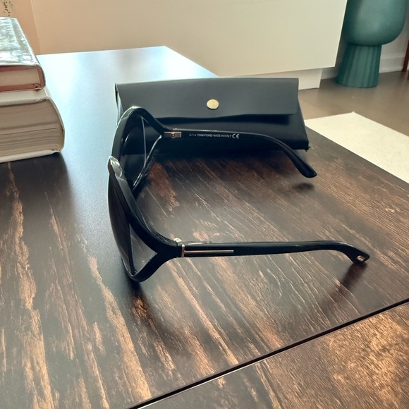 Tom Ford Whitney Oversized Black Sunglasses - Picture 3 of 5